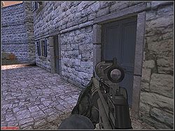 Teraz otwórz drzwi w budynku z prawej - Proud Flag - Opis (1) - Misja 5 - Tom Clancys Rainbow Six 3: Athena Sword - poradnik do gry