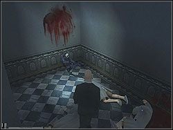 Po wyjściu z windy od razu zabierz ciuchy jednego z martwych pacjentów - Asylum Aftermath - Opis (1) | Misja 1 w Hitman Kontrakty - Hitman: Kontrakty - poradnik do gry