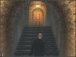Ruszaj biegiem do końca tunelu, zatrzymując się przy drzwiach - Beldingford Manor - Opis (1) | Misja 4 w Hitman Kontrakty - Hitman: Kontrakty - poradnik do gry