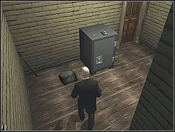 W pomieszczeniu znajdziesz leżącą na sejfie bombę, detonator do niej i ciuchy członka Triady - The Wang Fou Incident - Opis (1) | Misja 9 w Hitman Kontrakty - Hitman: Kontrakty - poradnik do gry