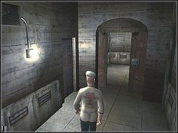 Za nimi uważaj: musisz otworzyć jeszcze jedne drzwi z lewej, do małego pomieszczenia - Lee Hong Assassination - Opis (2) | Misja 11 w Hitman Kontrakty - Hitman: Kontrakty - poradnik do gry