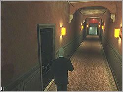 Zaczynasz w pomieszczeniu, do którego wrzucono gaz łzawiący - Hunter and Hunted - Opis (1) | Misja 12 w Hitman Kontrakty - Hitman: Kontrakty - poradnik do gry