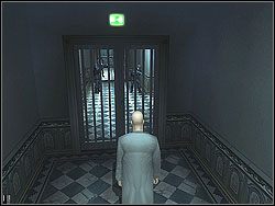 Skręć w lewo - skieruj się w stronę głównego wyjścia - Asylum Aftermath - Opis (2) | Misja 1 w Hitman Kontrakty - Hitman: Kontrakty - poradnik do gry