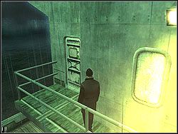 Poczekaj aż przejdzie obok Ciebie, po czym ruszaj za nim - Deadly Cargo - Opis (2) | Misja 6 w Hitman Kontrakty - Hitman: Kontrakty - poradnik do gry