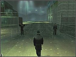 Omiń strażnika pilnującego rampy w bezpiecznej odległości i biegnij w stronę dwóch oprychów pilnujących bramy - Deadly Cargo - Opis (2) | Misja 6 w Hitman Kontrakty - Hitman: Kontrakty - poradnik do gry