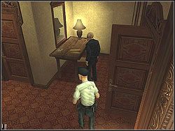 Jak tylko wróci do środka, wybierz opcję przeskoczenia na drugi balkon - Traditions of the Trade - Opis (2) | Misja 7 w Hitman Kontrakty - Hitman: Kontrakty - poradnik do gry