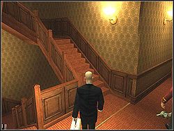 Wyjdź na balkon, przeskocz do pokoju 203 i wyjdź na korytarz - Traditions of the Trade - Opis (2) | Misja 7 w Hitman Kontrakty - Hitman: Kontrakty - poradnik do gry