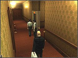 Wróć do korytarza hotelowego przez drzwi wyjściowe i w środku skręć w prawo - Traditions of the Trade - Opis (2) | Misja 7 w Hitman Kontrakty - Hitman: Kontrakty - poradnik do gry