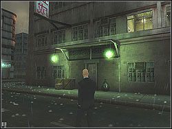 Po drugiej stronie parku zauważysz wielki budynek ze snajperem na czwartym piętrze - Slaying a Dragon - Opis | Misja 8 w Hitman Kontrakty - Hitman: Kontrakty - poradnik do gry