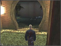 Przejdź do drzwi za pudłami i na korytarzu skręć w prawo - The Wang Fou Incident - Opis (2) | Misja 9 w Hitman Kontrakty - Hitman: Kontrakty - poradnik do gry