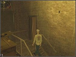 Skręć w prawo i przejdź za róg budynku - The Seafood Massacre - Opis (2) | Misja 10 w Hitman Kontrakty - Hitman: Kontrakty - poradnik do gry