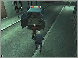 Podejdź do inspektora skradając się zajdź go od tyłu i zaatakuj linką - Hunter and Hunted - Opis (2) | Misja 12 w Hitman Kontrakty - Hitman: Kontrakty - poradnik do gry