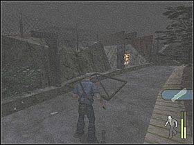 Skieruj się w lewą stronę, eliminując kolejnych przeciwników (cień jest tu częstym zjawiskiem, więc łatwo sobie poradzisz) - Grounds for Assault (1) | Scena 6 | Manhunt - Manhunt - poradnik do gry