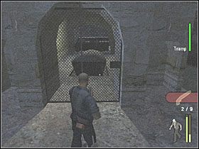 Przejdź przez bramę i ustaw się za jednym z postumentów - Drunk Driving (2) | Scena 9 | Manhunt - Manhunt - poradnik do gry