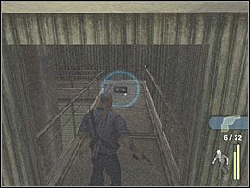 skorzystaj z uruchomionej przed chwilą machiny (przyciśnij znajdujący się obok przycisk) - Graveyard Shift (2) | Scena 10 | Manhunt - Manhunt - poradnik do gry