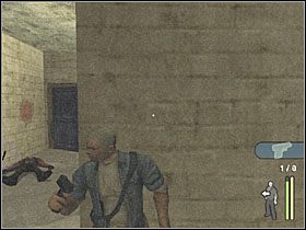 Załatw ich tak: otwieraj lekko drzwi i strzelaj do kolejnych przeciwników w głowę - Mouth of Madness (2) | Scena 11 | Manhunt - Manhunt - poradnik do gry