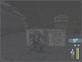 Gdy znajdziesz się na dużej Sali - podejdź do dużych drzwi na końcu i załatw trzech, znajdujących się za nimi, przeciwników - Mouth of Madness (2) | Scena 11 | Manhunt - Manhunt - poradnik do gry