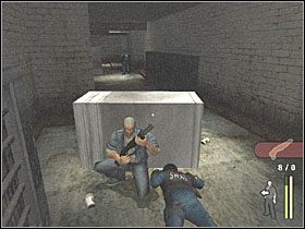 skorzystaj z przełącznika na ścianie blisko komputerów - Wrong Side of the Tracks (2) | Scena 16 | Manhunt - Manhunt - poradnik do gry