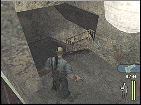 Wyjdź przez drzwi na korytarz i strzel w pobliską kamerę - Key Personnel (1) | Scena 19 | Manhunt - Manhunt - poradnik do gry