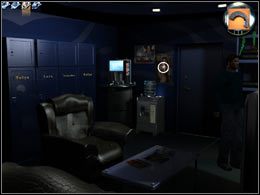 Użyj śrubokrętu na zegarku (budziku) i weź baterię - [Szpital] Szatnia - Midnight Nowhere - poradnik do gry