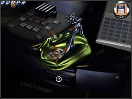 Pójdź do pokoju otwieranego czerwoną kartą i wsadź dyskietkę do komputera - [Szpital] Pokój z komputerem - Midnight Nowhere - poradnik do gry