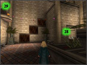 Będąc w kolejnym pomieszczeniu zbierz kulę ognia (30) oraz zapal wszystkie trzy paleniska (31) (kulę ognia musisz zbierać po każdym użyciu od nowa) - Wyzwanie Lapifors-Draconifors (2) | Solucja Harry Potter i Więzień Azkabanu - Harry Potter i Więzień Azkabanu - poradnik do gry