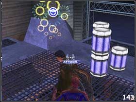 Taktyka walki wygląda następująco: wskakujesz na dach i z bezpiecznej odległości strzelasz w cele na platformie - [Misja 7] Ostatnia potyczka cz.2 | Spider-Man 2 The Game - Spider-Man 2: The Game - poradnik do gry