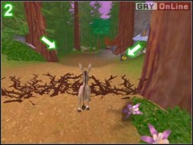Pierwsze takie wskazuje środkowa strzałka na obrazku [1] - [POZIOM 04] Angry Peasants | Shrek 2 The Game - Shrek 2: The Game - poradnik do gry