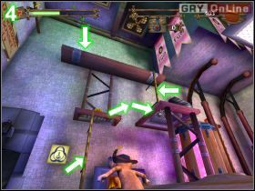 Zbierz monety z bali, a później przeskocz przez platformę i dojdź do przełącznika - wskazany prawą strzałką na obrazku [3] - [POZIOM 07] Steal The Potion cz.1 | Shrek 2 The Game - Shrek 2: The Game - poradnik do gry