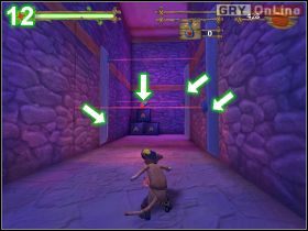 Dwie platformy, wskazane przez dolne strzałki na obrazku [11] , zaczną się ruszać - [POZIOM 07] Steal The Potion cz.2 | Shrek 2 The Game - Shrek 2: The Game - poradnik do gry