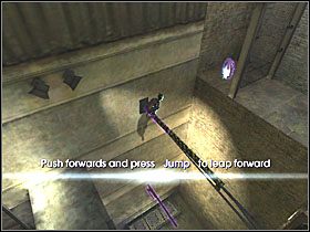 Przeskakuj po kolejnych platformach, a następnie uczep się batem haku i przebiegnij po ścianie, chwytając się kolejnych haków, na drugą stronę - Scrap Yard (3) | Scena 2 | Catwoman - Catwoman - poradnik do gry