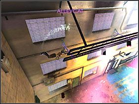 Potem kopnij w urządzenie obok drzwi, aby stworzyć sobie drogę do dalszego etapu - Parking Lot (4) | Scena 3 | Catwoman - Catwoman - poradnik do gry