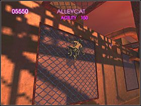 Wskocz na pobliski drąg i dostań się na kontener pod drugim z nich (puść się) - Factory Perimeter (5) | Scena 5 | Catwoman - Catwoman - poradnik do gry