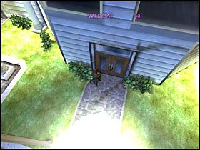 Później podejdź do urządzenia na ścianie trochę na lewo od skrzyni i uderz w nią kopniakiem - Mansion Grounds (1) | Scena 7 | Catwoman - Catwoman - poradnik do gry