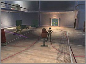 Wróć w stronę początku misji i udaj się w kierunku otwartej przed chwilą bramy - Mansion Grounds (2) | Scena 7 | Catwoman - Catwoman - poradnik do gry