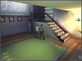 Rzuć jedną z butelek w kamerę powyżej, aby otworzyć drzwi na końcu korytarza - Mansion Interior (2) | Scena 8 | Catwoman - Catwoman - poradnik do gry