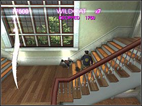 Przejdź przez nie, aby znaleźć się w ogromnym hallu ze schodami prowadzącymi do góry - Mansion Interior (5) | Scena 8 | Catwoman - Catwoman - poradnik do gry