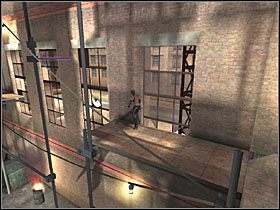 Biegnij w kierunku schodów w rogu placu - Derelict Building (1) | Scena 9 | Catwoman - Catwoman - poradnik do gry