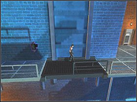 Wykorzystaj bat do przełączenia przycisku na ścianie, dzięki któremu sprowadzisz na dół windę - Performance Center (3) | Scena 10 | Catwoman - Catwoman - poradnik do gry