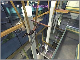 Kieruj się w prawo i wespnij się po ścianie na końcu platformy - Hedare HQ (1) | Scena 11 | Catwoman - Catwoman - poradnik do gry