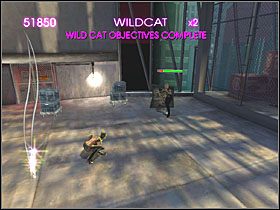 Wespnij się na górę i przejdź przez znajdujące się niedaleko drzwi - Hedare HQ (4) | Scena 11 | Catwoman - Catwoman - poradnik do gry