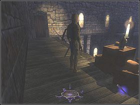 Uważając na niego przejdź w lewo w stronę kobiety rozmawiającej ze strażnikiem - End of the Bloodline [Opis 3] | Misja 1 | Thief Deadly Shadows - Thief: Deadly Shadows - poradnik do gry