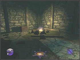 Możesz w tym pomieszczeniu jeszcze wspiąć się po zniszczonym dachu w pobliże skrzyń, by zabrać leżący tam srebrny świecznik (50, 46%) - Into the Pagan Sanctuary [Opis 3] | Misja 3 | Thief Deadly Shadows - Thief: Deadly Shadows - poradnik do gry