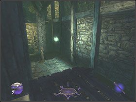 Zapamiętaj znajdujące się w tym miejscu zejście oznaczone czaszką nabitą na pal, gdyż jeszcze do niego wrócisz - Into the Pagan Sanctuary [Opis 4] | Misja 3 | Thief Deadly Shadows - Thief: Deadly Shadows - poradnik do gry