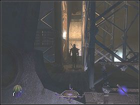 Otwórz skrzynię na prawo od wejścia, by wydostać z niej kilka przedmiotów: srebrną statuetkę (50, 2%) oraz strzałę - Killing Time [Opis 1] | Misja 6 | Thief Deadly Shadows - Thief: Deadly Shadows - poradnik do gry