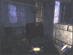 Opuść pomieszczenie otwierając kratę w ścianie i wyjdź wąskim korytarzem w rejon zalany wodą, uważaj by do niej nie wpaść i zabierz wodną strzałę widoczna pod kratą - Dzień siódmy [Opis 3] | Miasto - Thief: Deadly Shadows - poradnik do gry