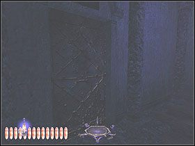 Zabierz dwa srebrne świeczniki (2x 50, 13%) zlokalizowane w rogu pomieszczenia oraz diamentowy puchar (150, 18%) leżący na biurku - Robbing the Cradle [Opis 2] | Misja 8 - Thief: Deadly Shadows - poradnik do gry