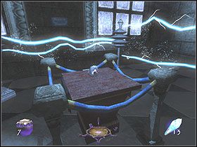 Skorzystaj następnie z przejścia pomiędzy dwoma statuami i w nim udaj się aż do miejsca z oszkloną wystawą - Still Life with Blackjack [Opis 3] | Misja 9 - Thief: Deadly Shadows - poradnik do gry