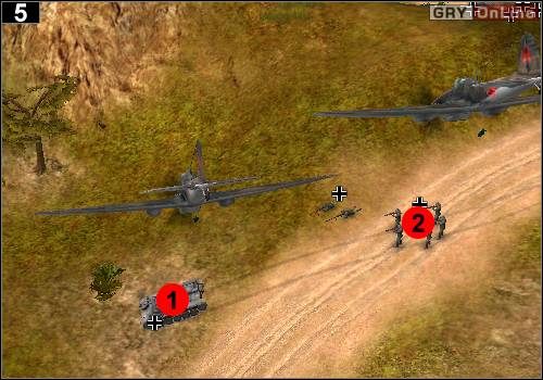 Jeden lub dwa razy przeciwnicy zaatakują punkt pokazany na powyższym obrazku (sprawdź na mapie, by wiedzieć gdzie to dokładnie jest) - [Rosja] Misja 2 [Opis 2] w Codename Panzers - Faza Pierwsza - Codename: Panzers - Faza Pierwsza - poradnik do gry