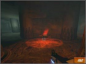 Po przedarciu się przez platformy, trafisz do pomieszczenia, w których wszystkie przejścia zablokowane są metalowymi prętami (#181) - [Opis] Hell cz.1 | Doom III - Doom III - poradnik do gry